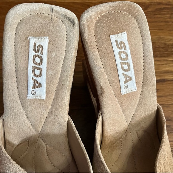 SOLD vintage Y2K Soda carved wood heel slides sandals clogs 7.5 8 beige chunky - Picture 5 of 11